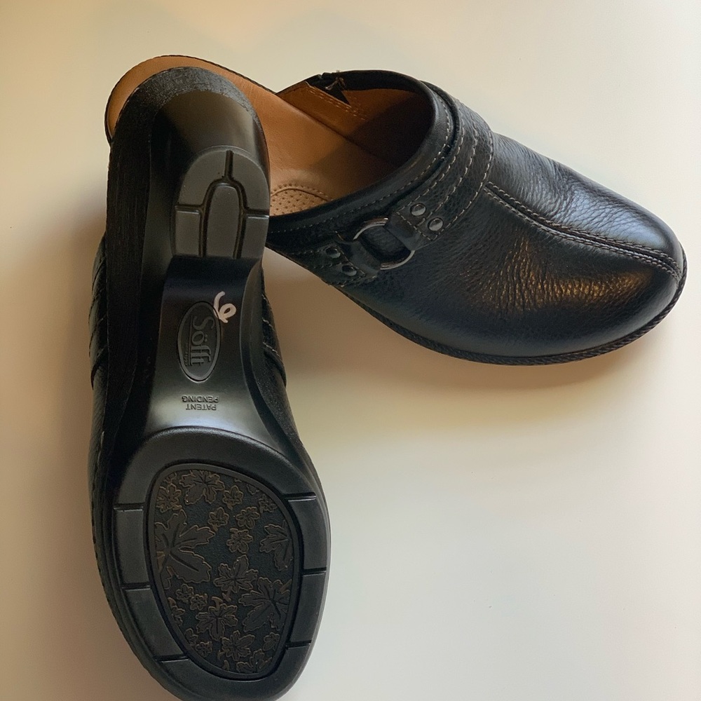 Sofft Black Leather Mules Clogs Size 7.5 Like new!